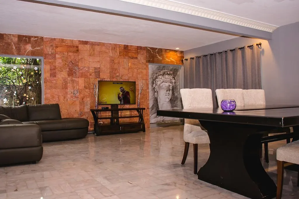 Purple Lion Hotel Cancún Messico
